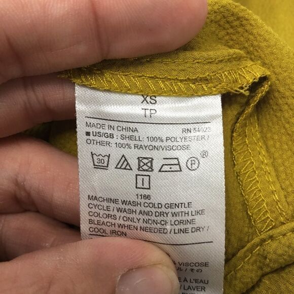 Banana Republic Textured Racerback Blouse (A6) - Picture 8 of 8